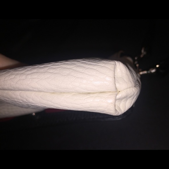 Chaps White &Black Pebbled Wristlet/ Clutch /Cross - Picture 3 of 8